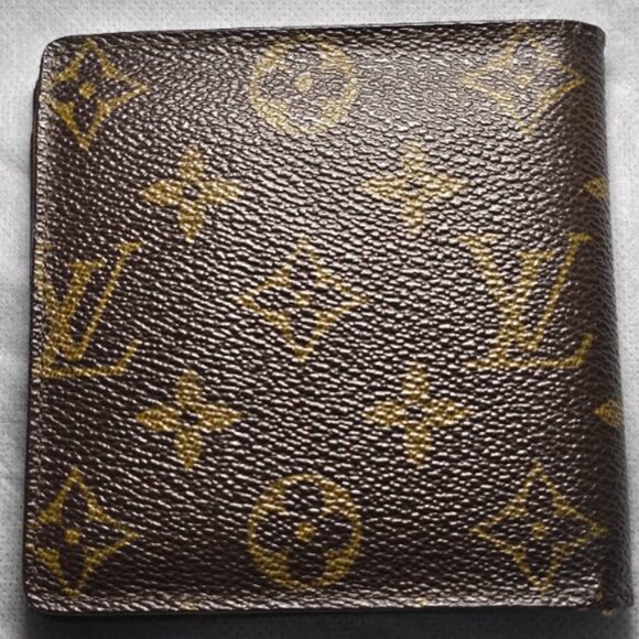 Authentic Louis Vuitton Men's Wallet - Picture 4 of 15